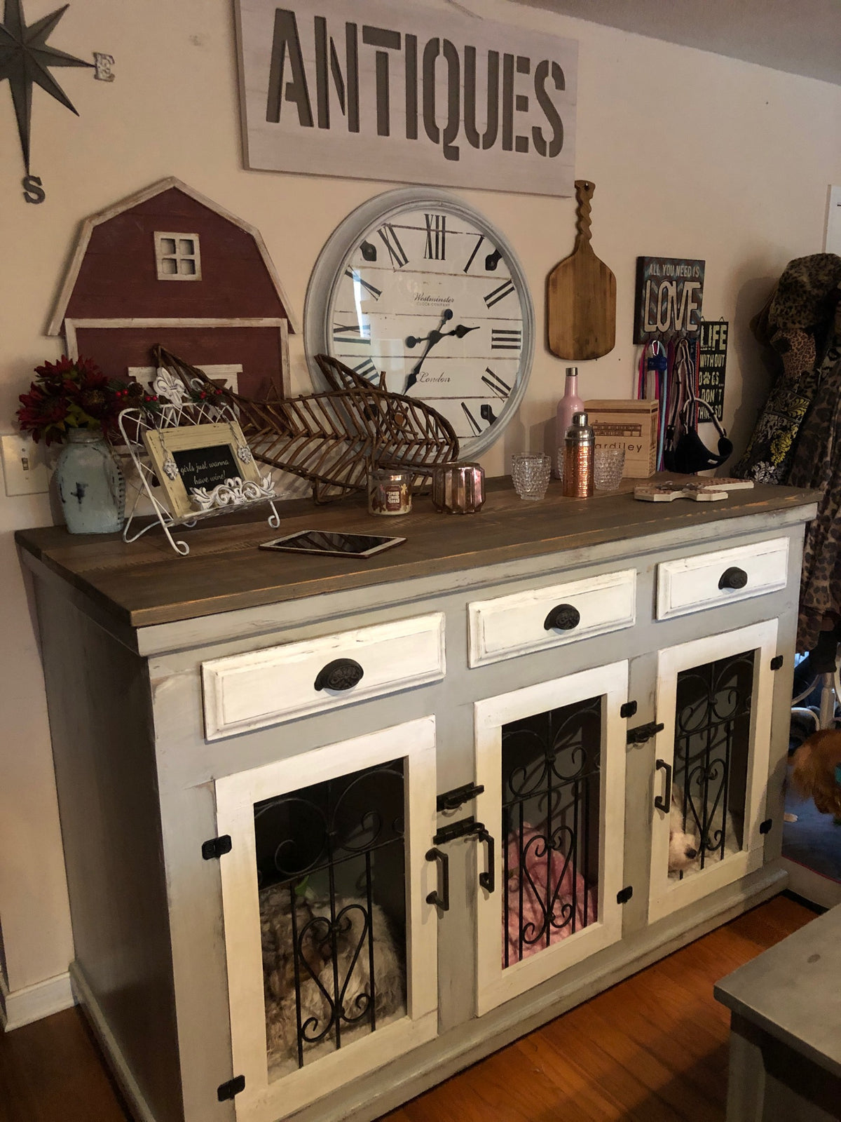 Decorative dog kennel